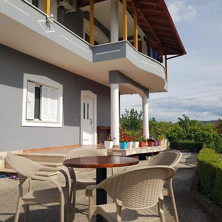Rent Rooms Sakolli Berat Buitenkant foto