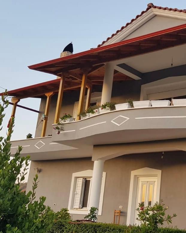 Rent Rooms Sakolli Berat Buitenkant foto
