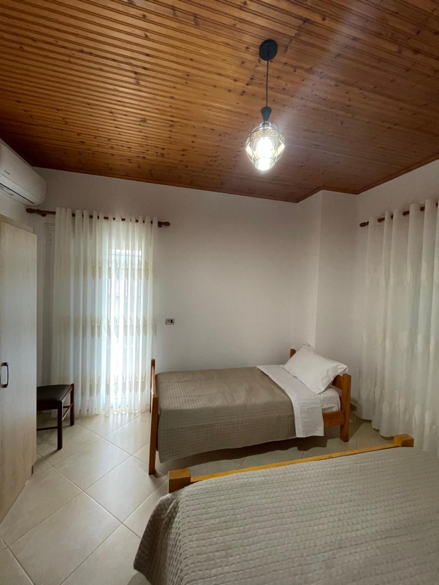 Rent Rooms Sakolli Berat Buitenkant foto