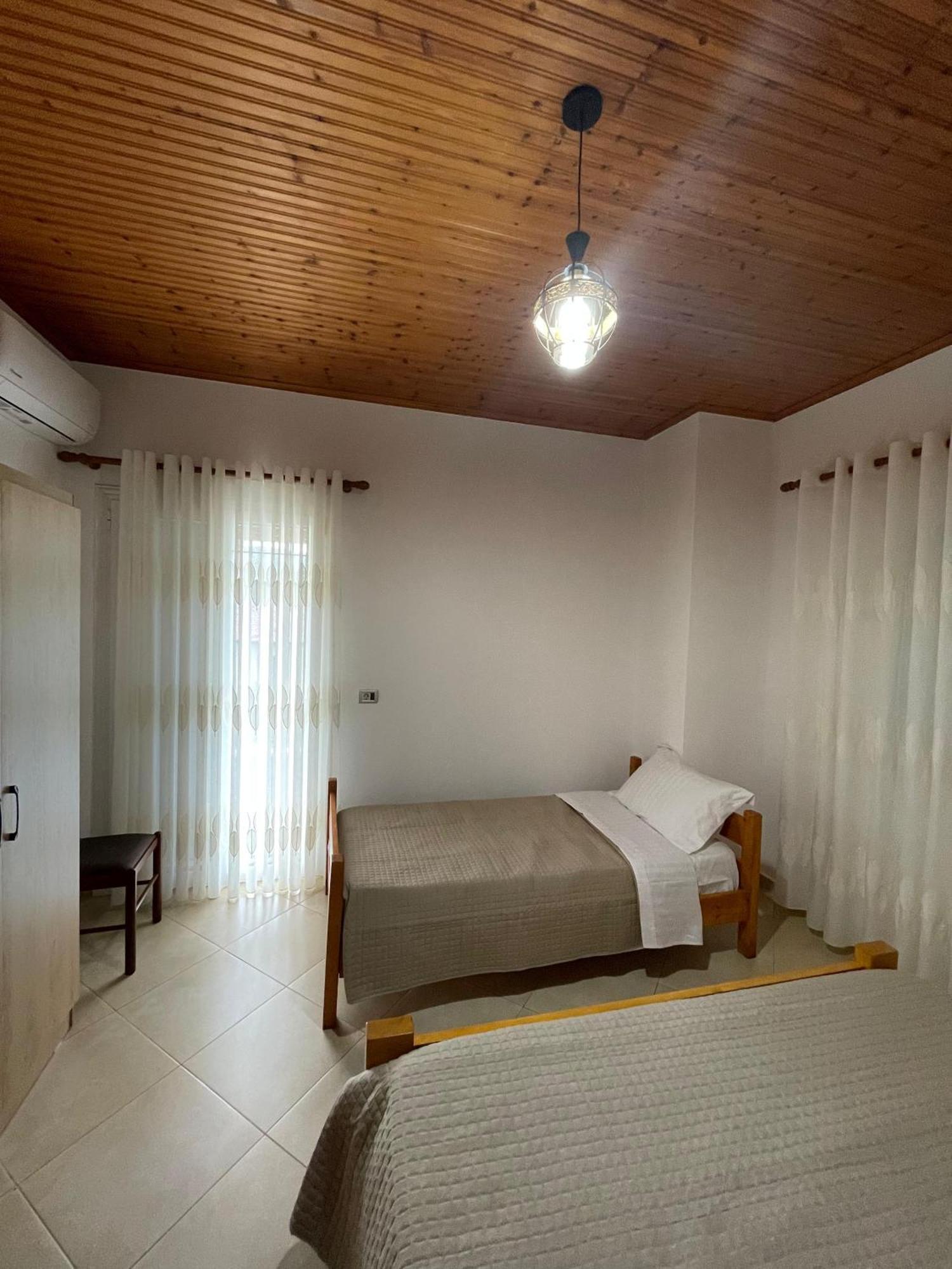 Rent Rooms Sakolli Berat Buitenkant foto